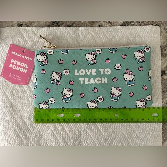 Hello Kitty Pencil Pouch!! - Picture 3 of 4